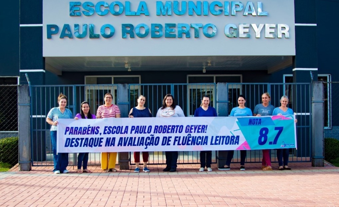 Escola Municipal Paulo Roberto Geyer se destaca em avaliação de fluência leitora e recebe rec...
