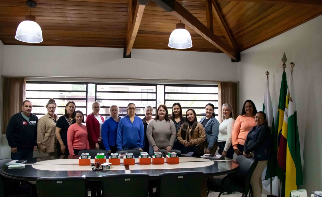 Tecnologia a serviço da educação: Escolas municipais de Bituruna recebem equipamentos para o ...