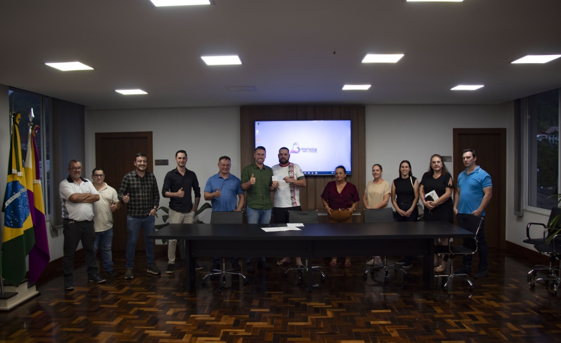 Equipes são premiadas pelo desempenho no Torneio de Lançamento do Campeonato de Futebol de Cam...
