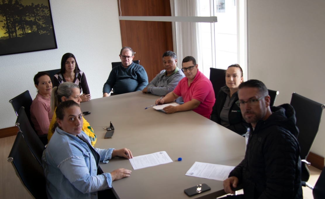 Prefeitura firma parceria com AABB para realização do 9º Torneio do Vinho e eventos regionais...